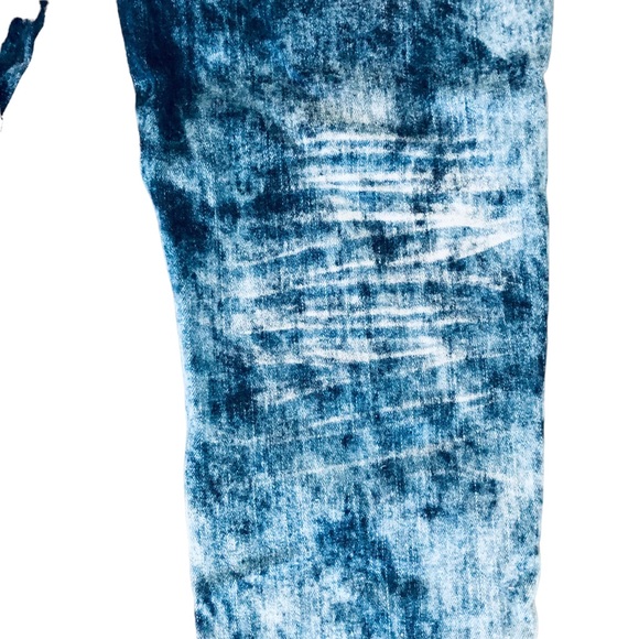 $10 SALE! V.I.P. JEANS Stonewashed Acid Washed Trashed Shark Bite Blue Jeans - Picture 11 of 15